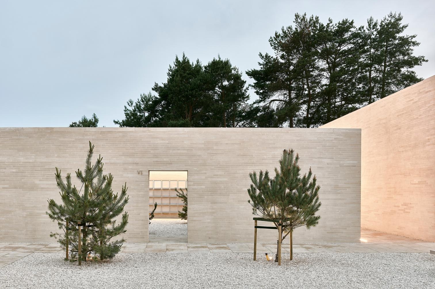 Complejo de columbarios en el cementerio municipal de Radom-27