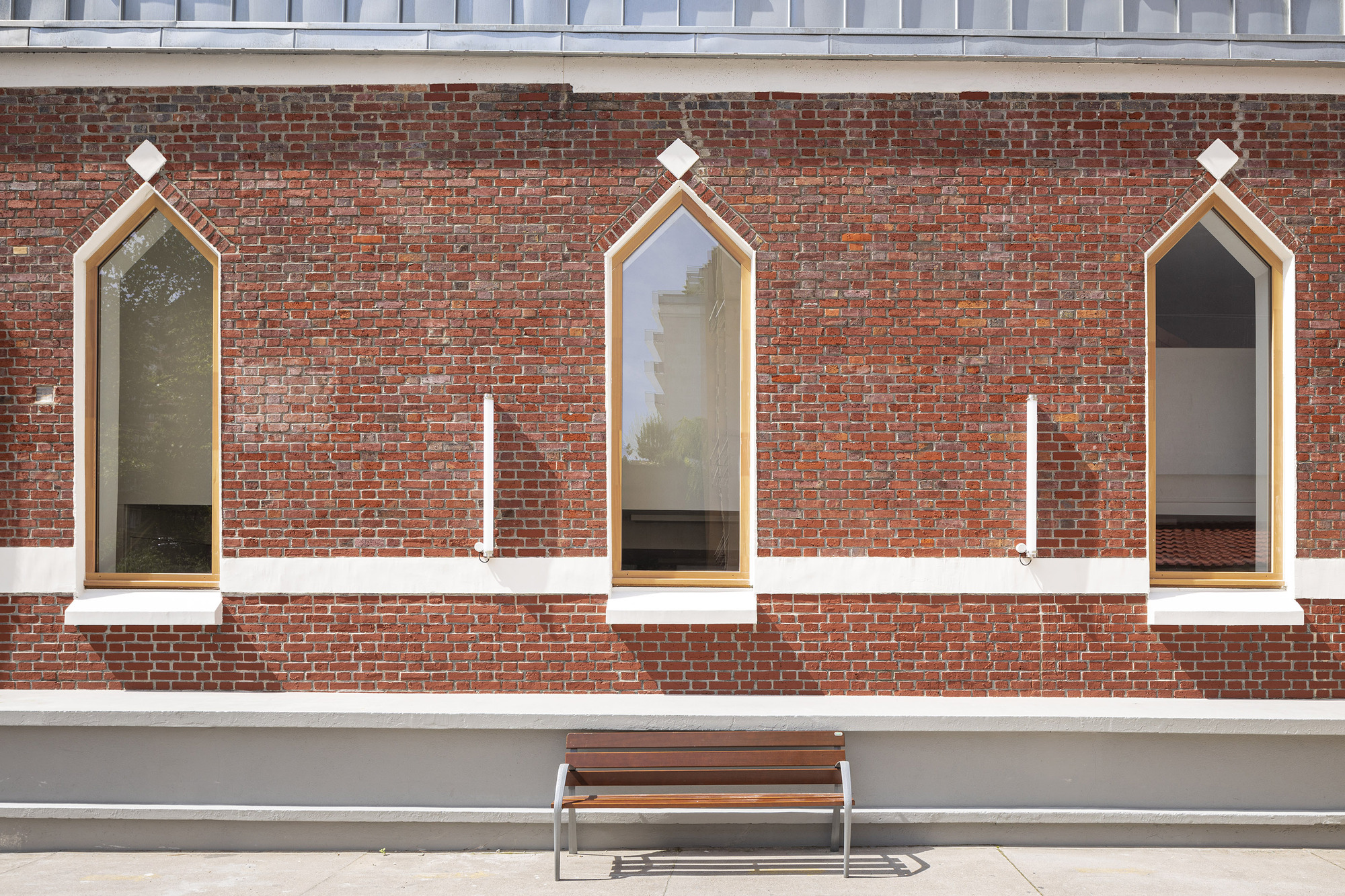 From Old Chapel to Thrift Shop and Social Housing / Tectône-34