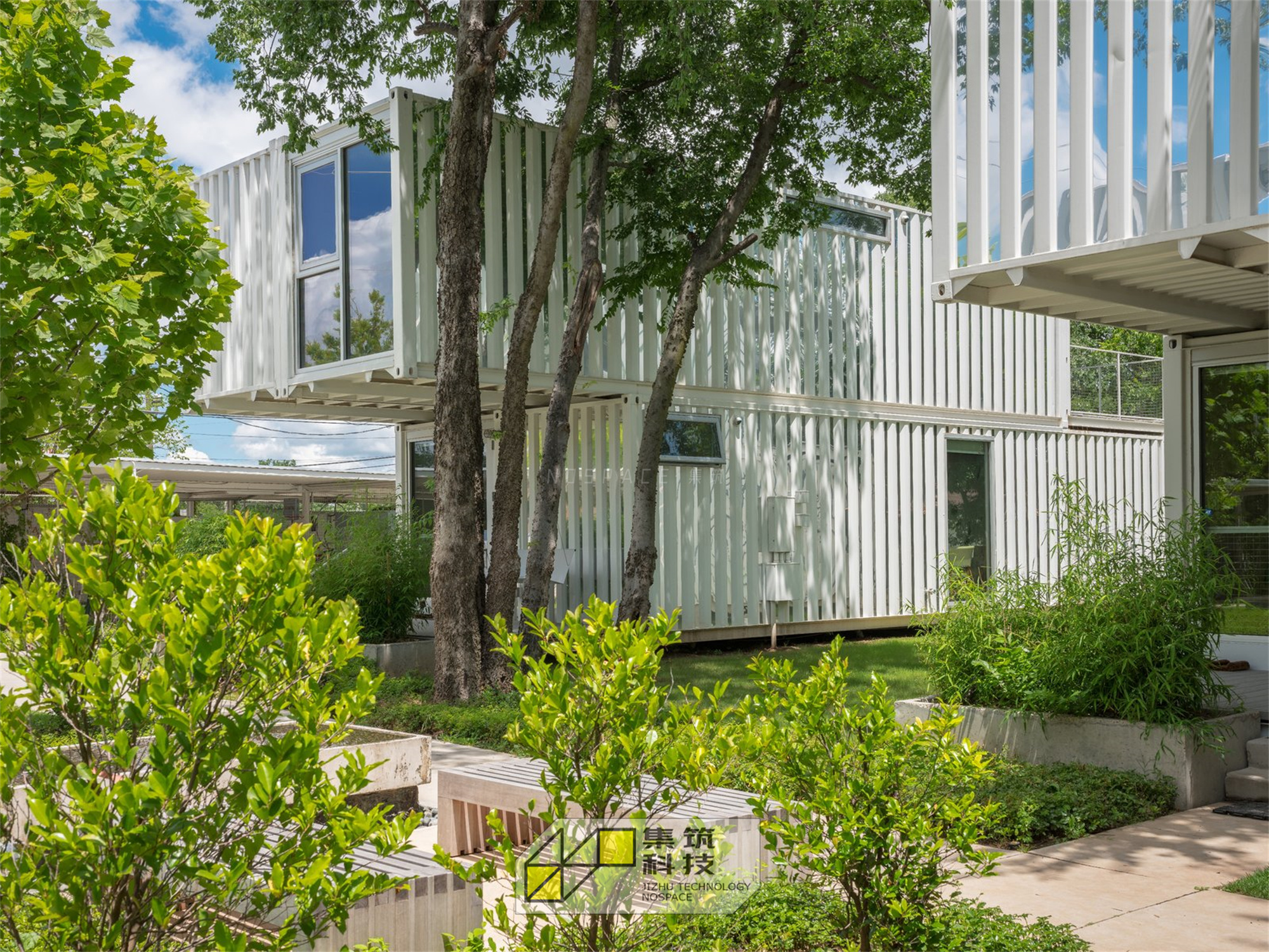 松鼠公园纯白镜面集装箱民宿丨美国俄克拉荷马城丨AHMM 建筑事务所-31