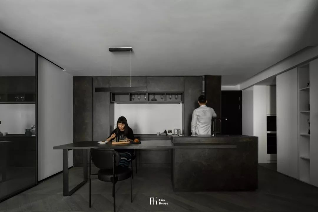 暗色方室 | FunHouse 设计融入宇宙元素-27