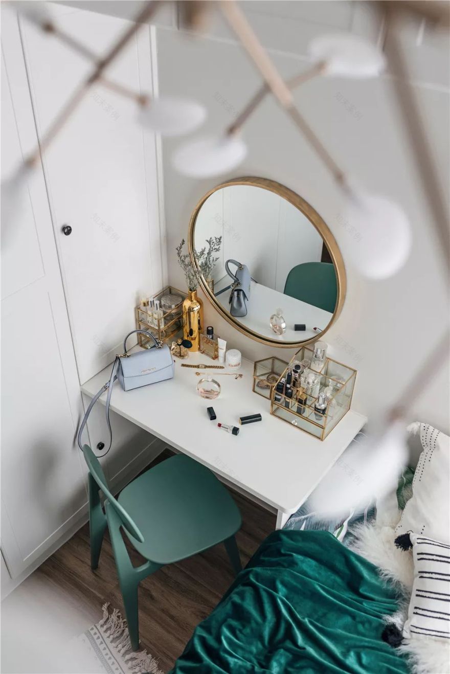 90 后女生 70㎡北欧轻奢小窝,墨绿++ 黄铜演绎精致生活-53