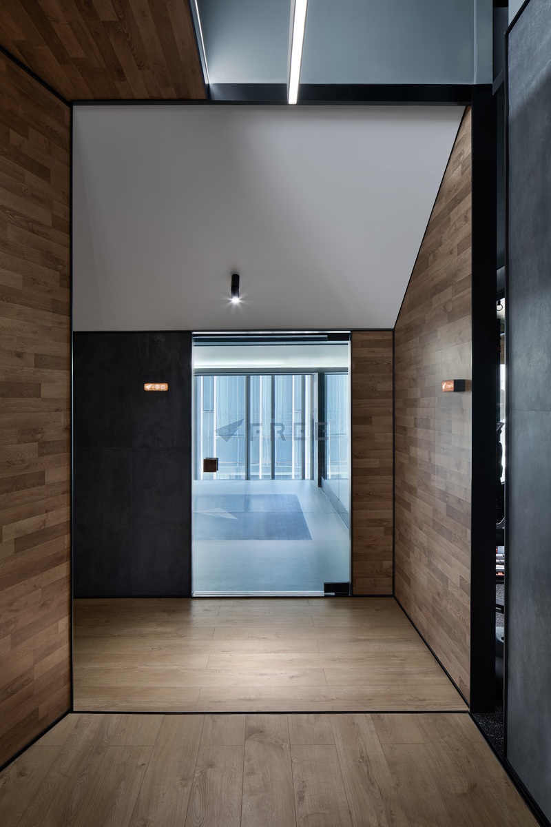 自由者健身旗舰店，现代风格与自然元素完美融合-9