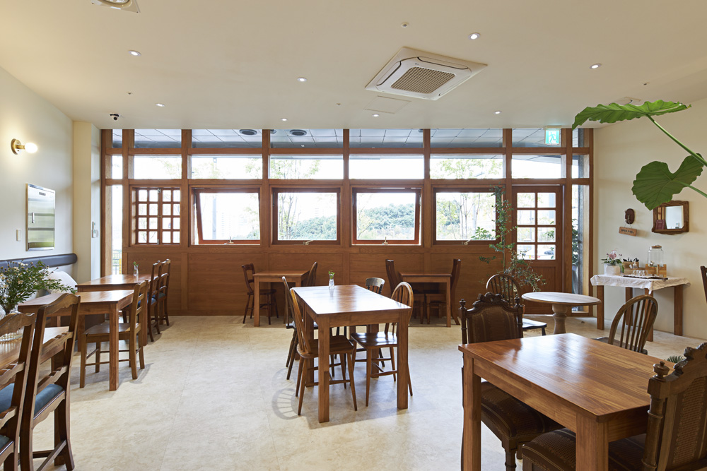 简约 25 坪咖啡店，展现白色木质空间魅力-6