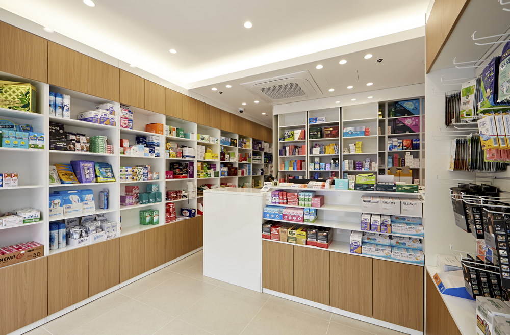 简约风格七坪药店设计，展现医学美学的魅力-5