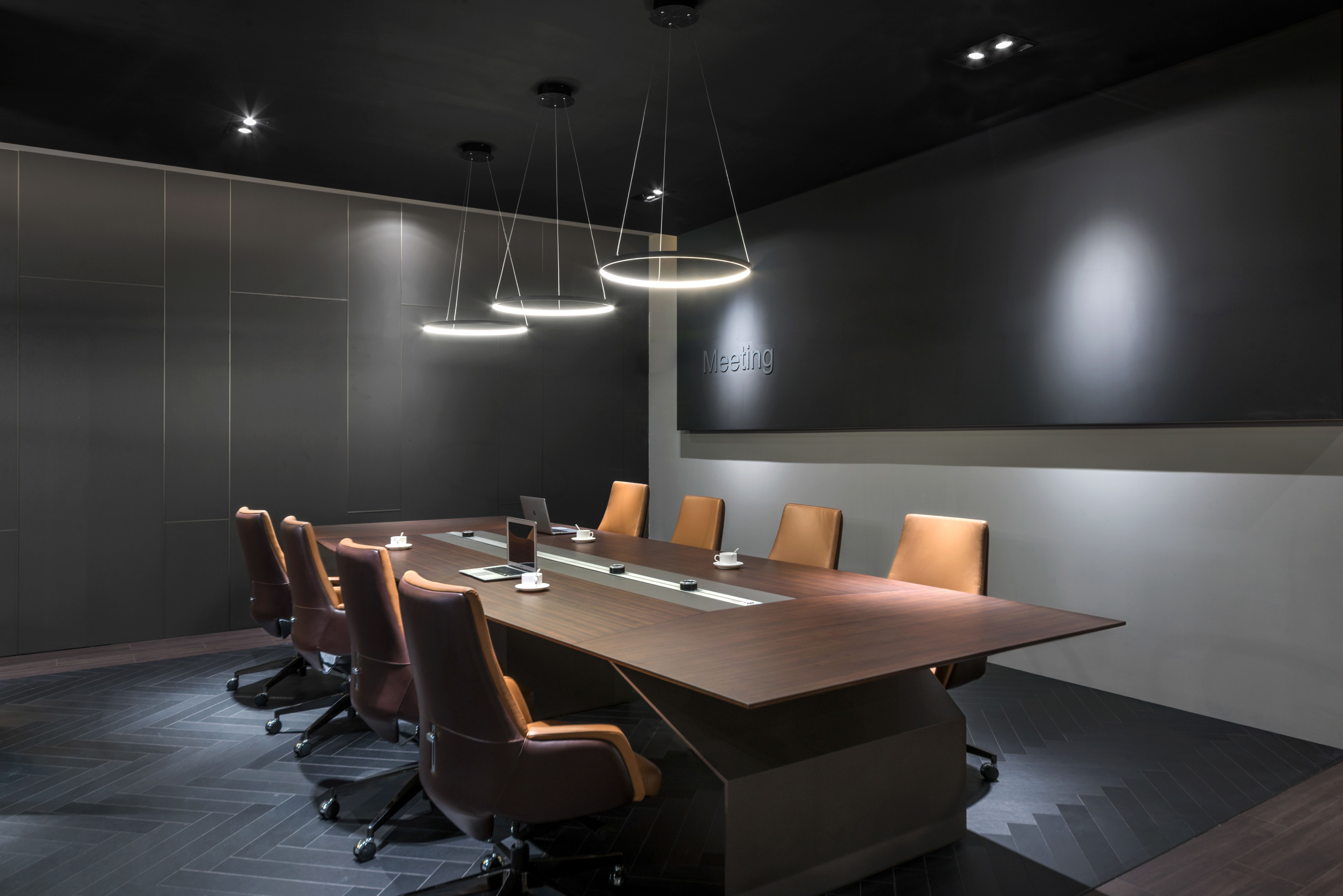 黑色厂房里的红盒子·科尔卡诺杭州办公展厅丨中国杭州丨因未设计-6