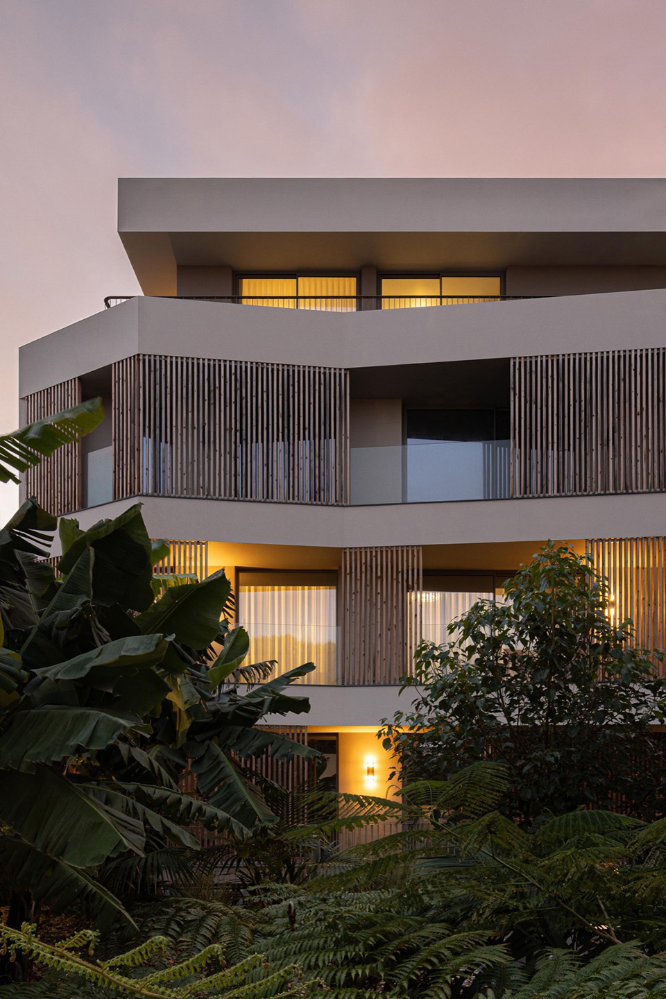 ERNESTO DO CANTO住宅区丨葡萄牙蓬塔德尔加达丨BOX arquitectos-255