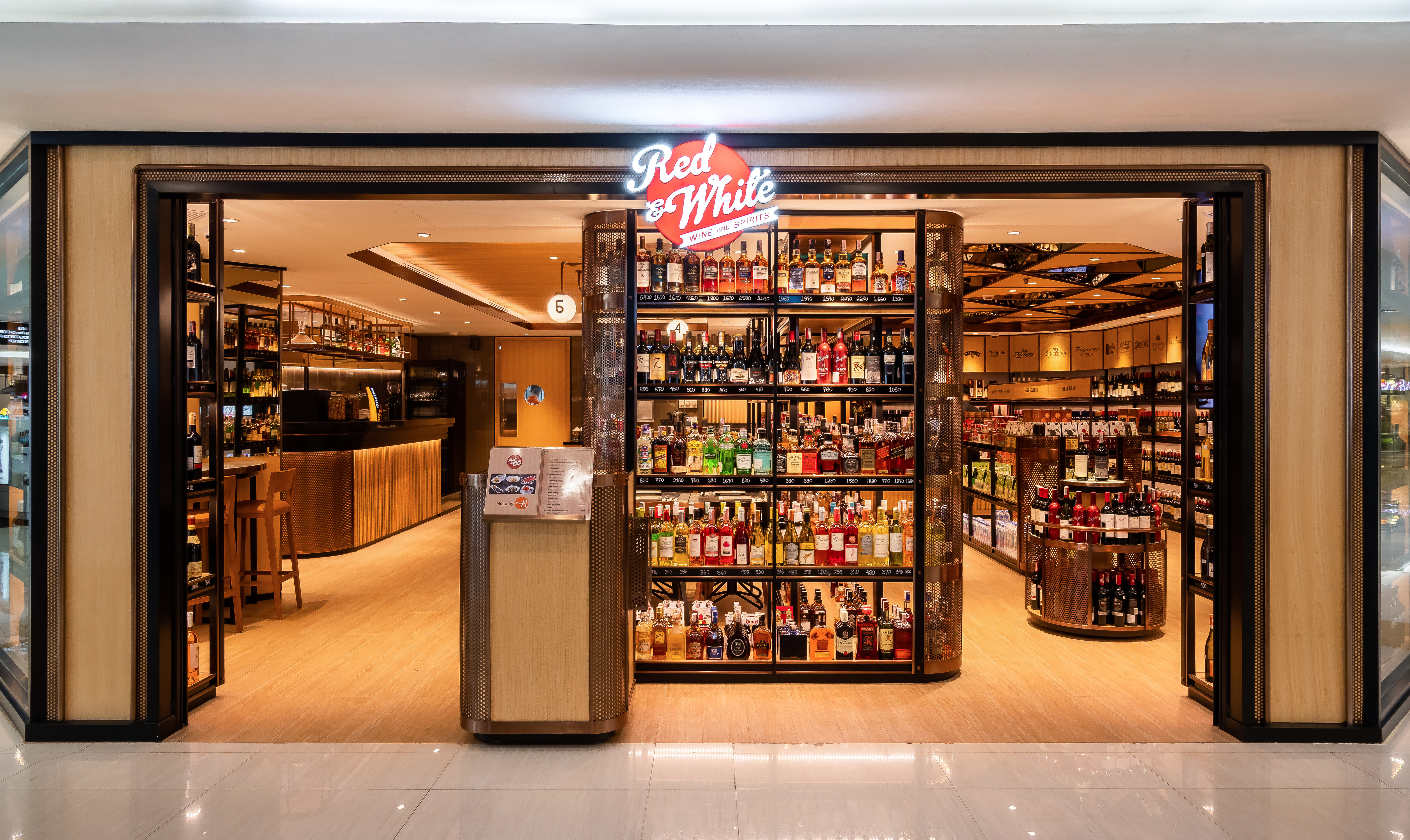 印尼红酒烈酒零售店设计 | 明亮、便捷、休闲-14