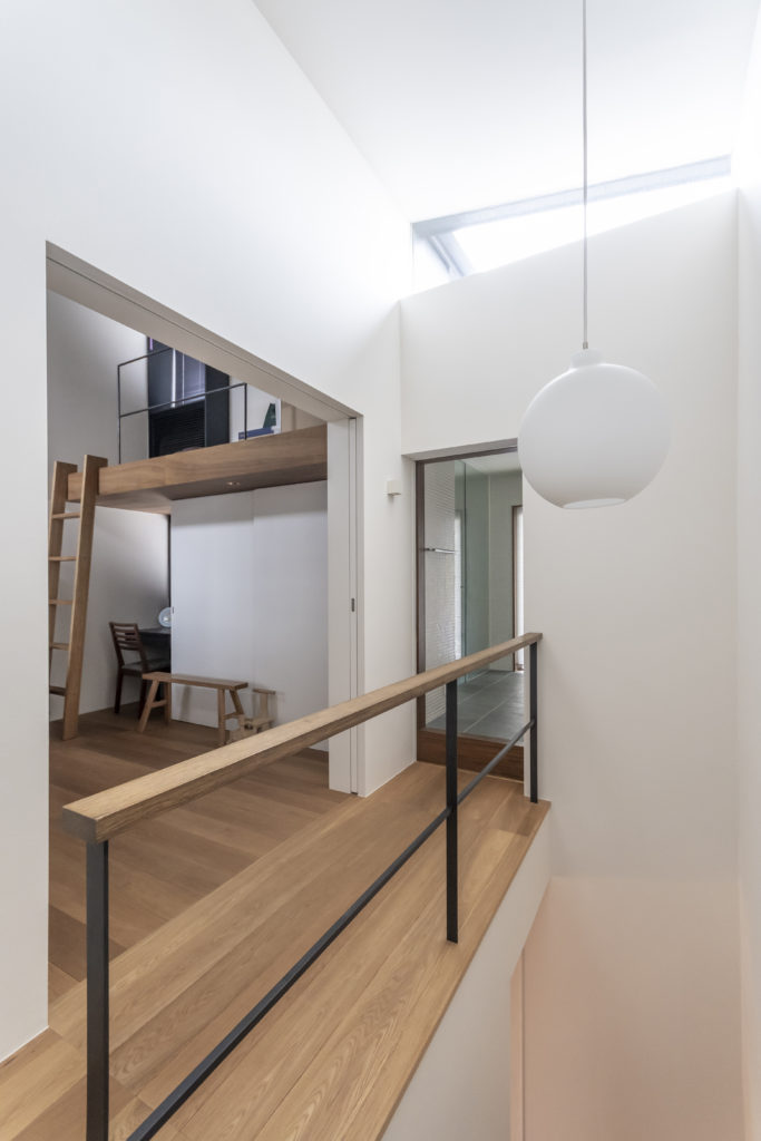 シックで落ち着きのある住空間建築と自然の力で生きる力が高まる | Style of Life | 100%LiFE-12