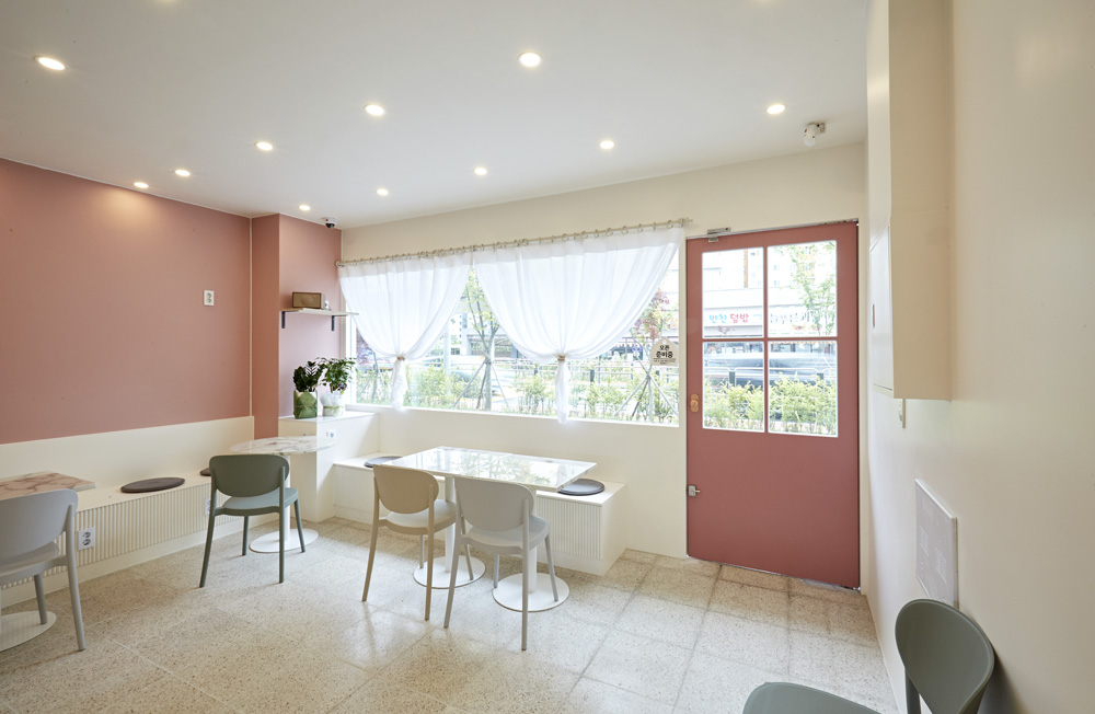 粉色点睛，十平米咖啡小店萌趣空间-8