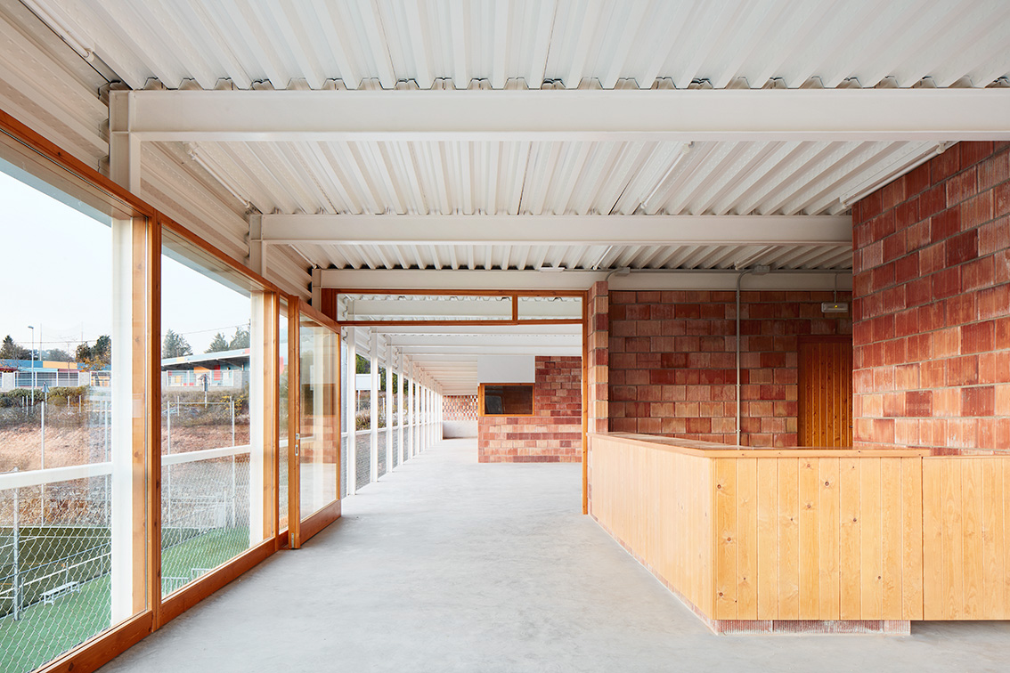 Matadepera球场观赛台，市政体育设施的支持性空间 / BAMMP Arquitectes-16