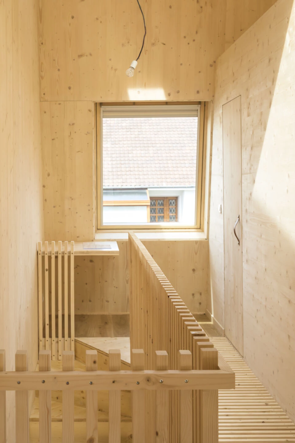 Gentilly 花园木质空中走廊住宅-17