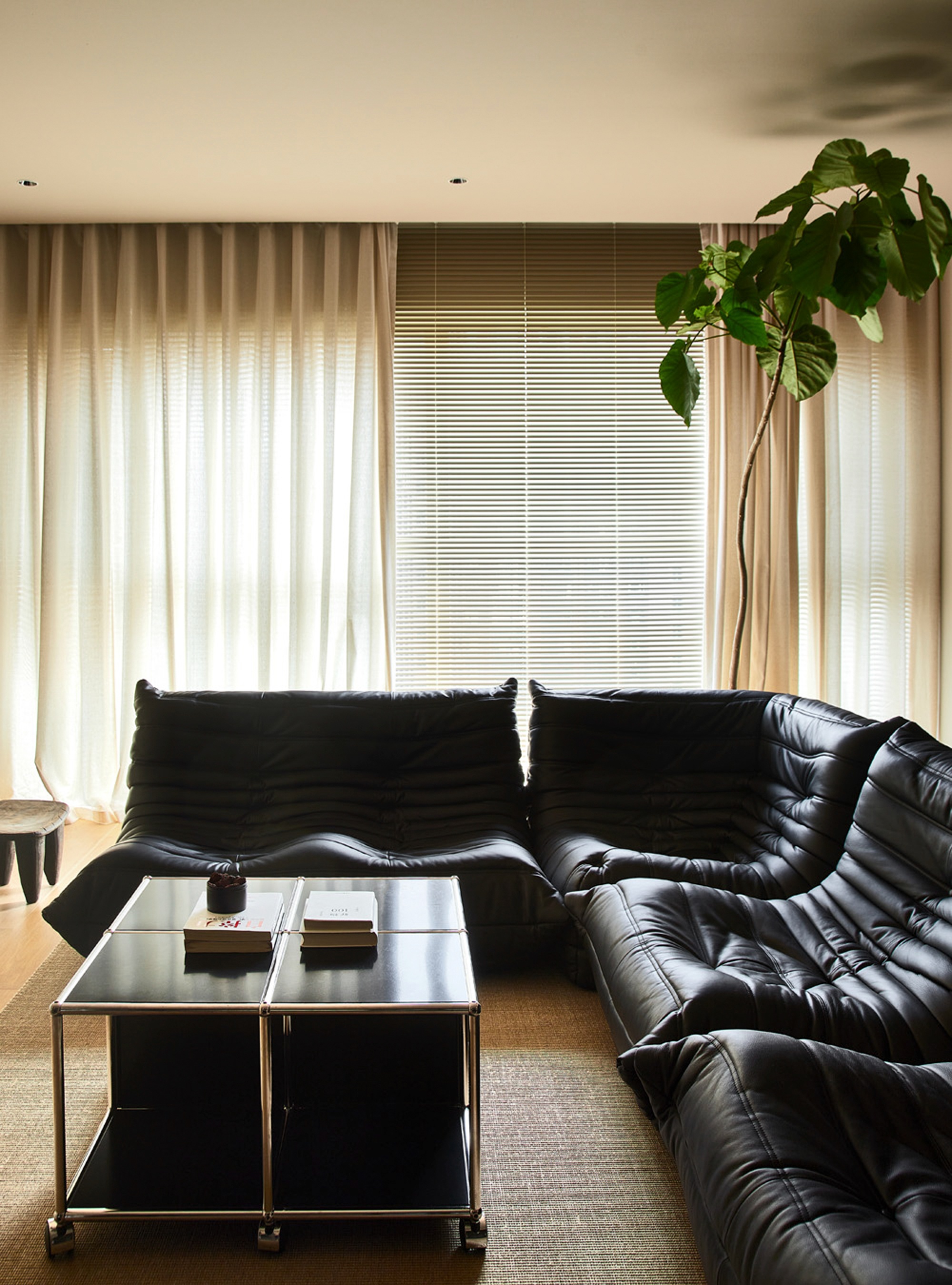 黑色中古风极简公寓-26