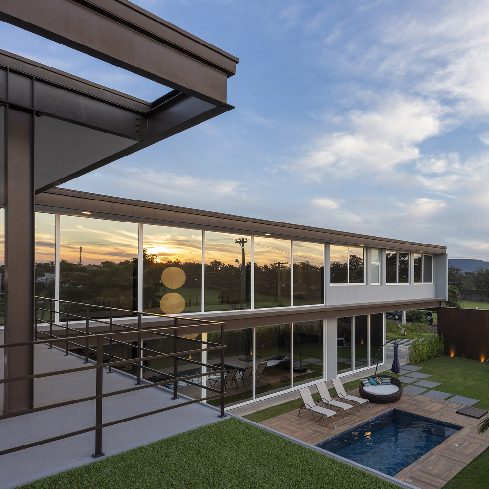 巴西 BT House | 钢构智能玻璃打造室内外一体空间-36