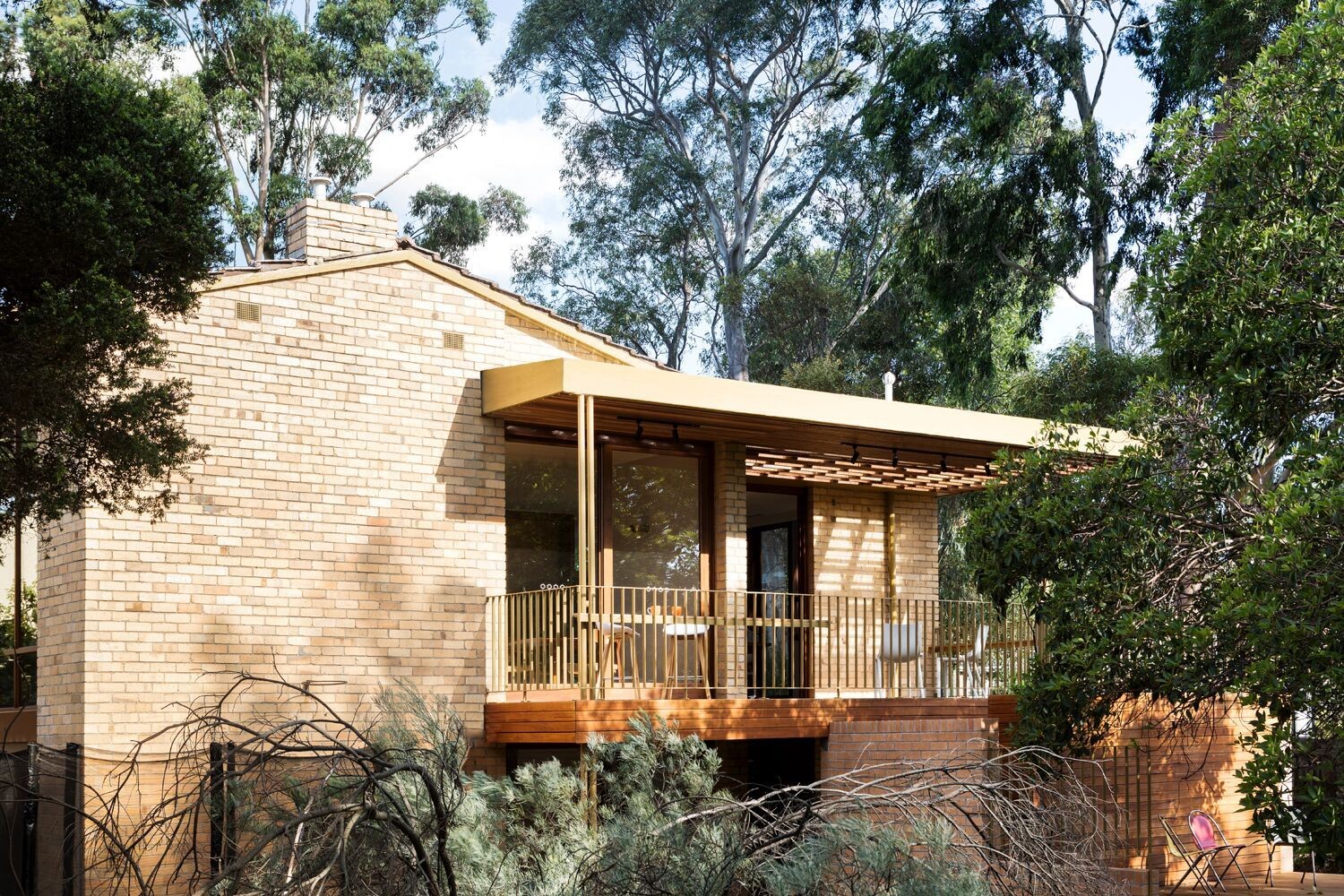 现代主义之家 | 双层仓库变多彩庆典空间-9