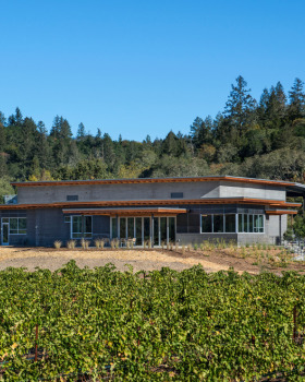 美国圣赫勒拿岛泰特斯酒庄（America St· Helena Titus Winery）丨MH Architects