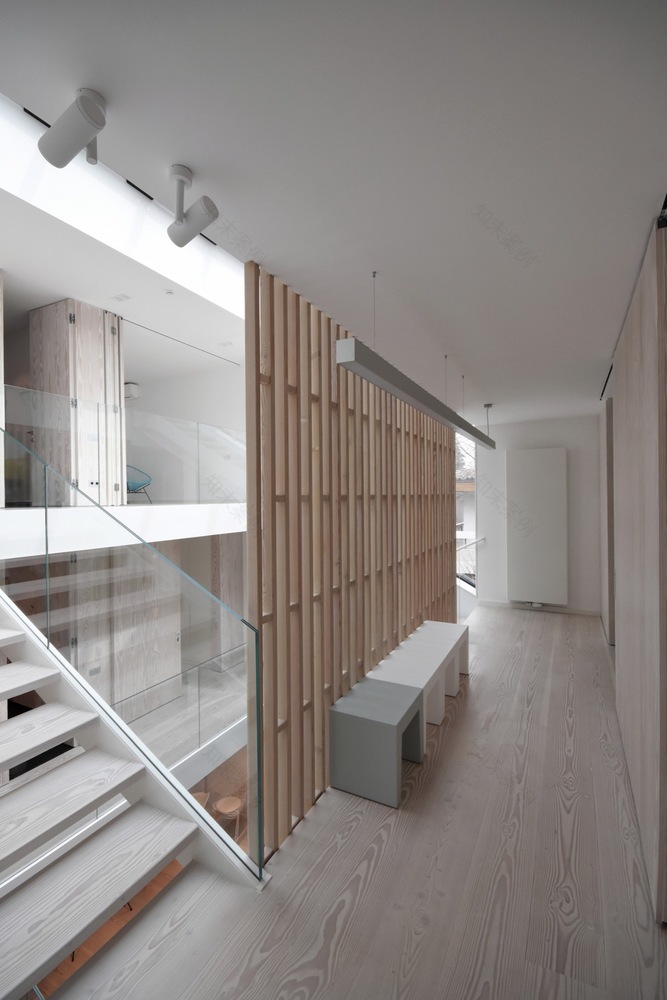 罗马尼亚四口之家垂直住宅,自然材料与光影共舞-79