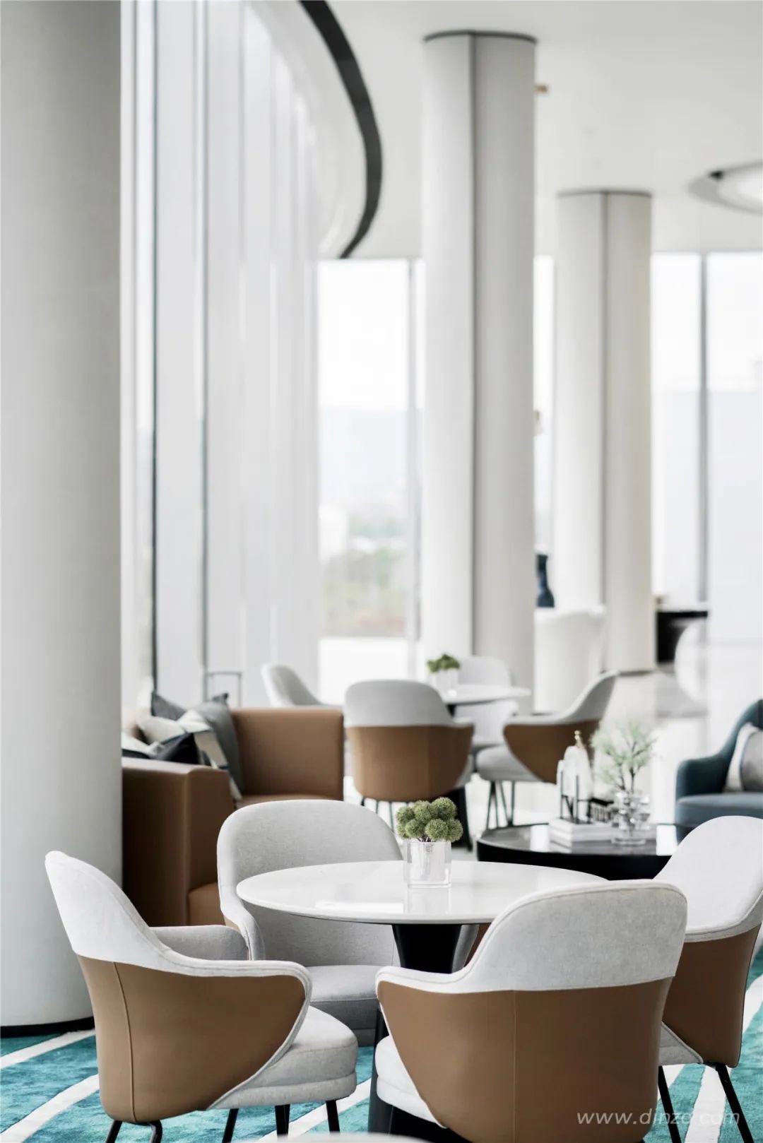 外滩·江月湾售楼处 | 现代简约融合自然之美-29