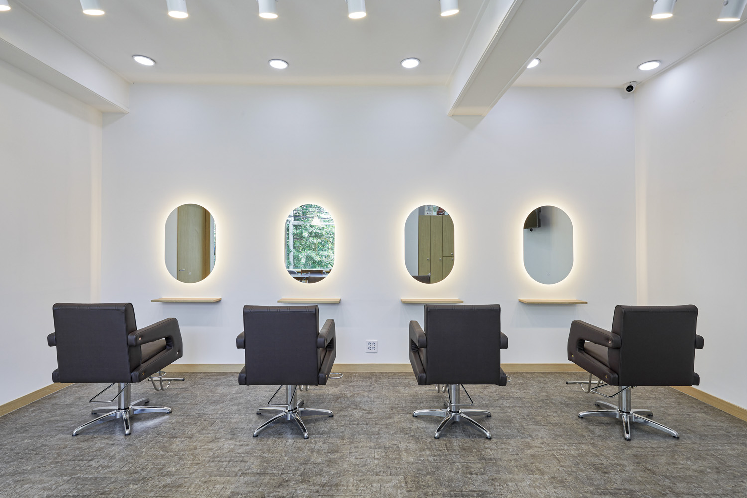 简约清新 16 坪美妆店室内设计-7