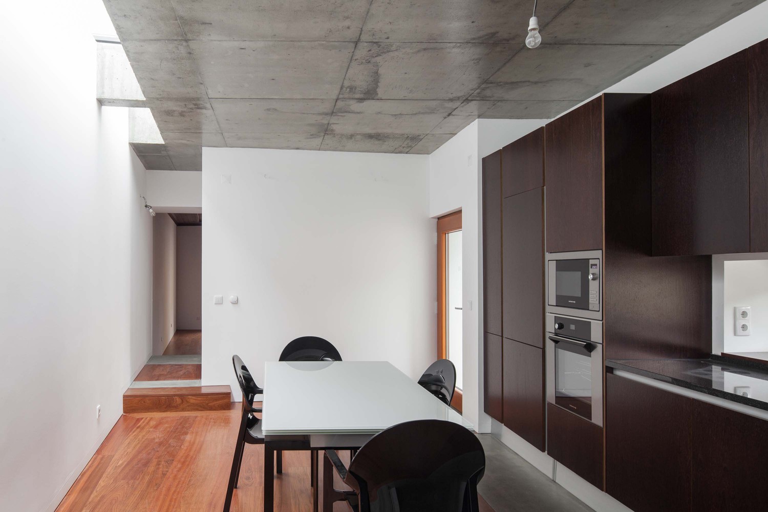 里斯本洛里什住宅 · 旧建筑新生命,彩色空间营造生活美学-23