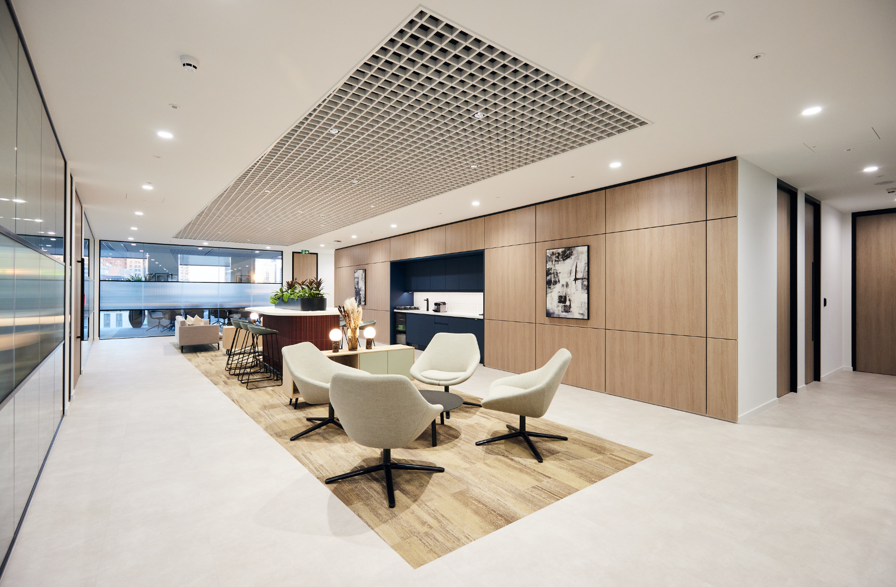 A Look Inside Hampshire Trust Bank’s New London Office - Officelovin'-1