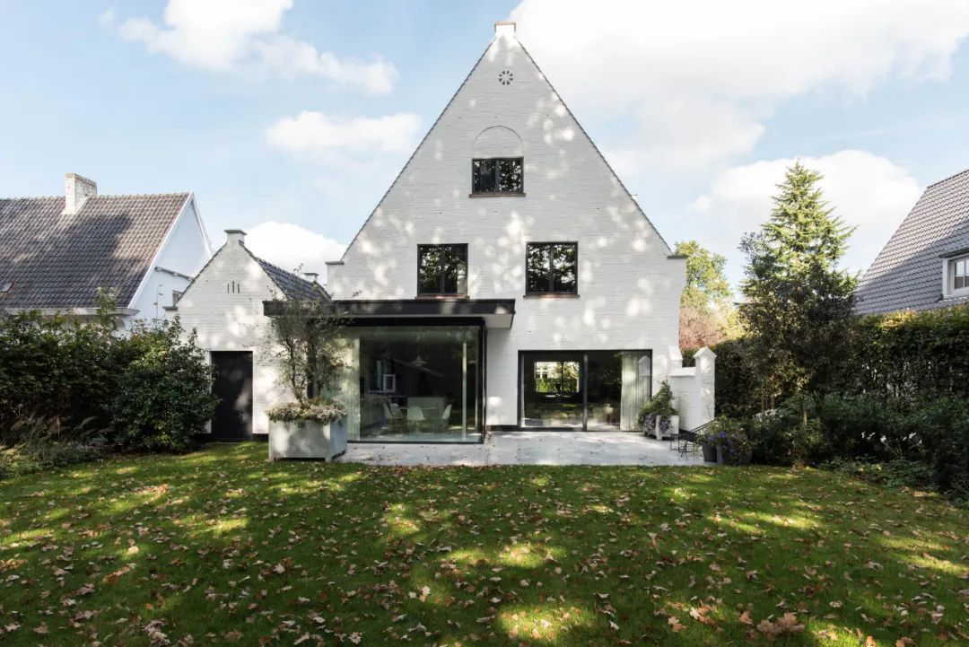 有机建筑哲学融入未来主义设计-16