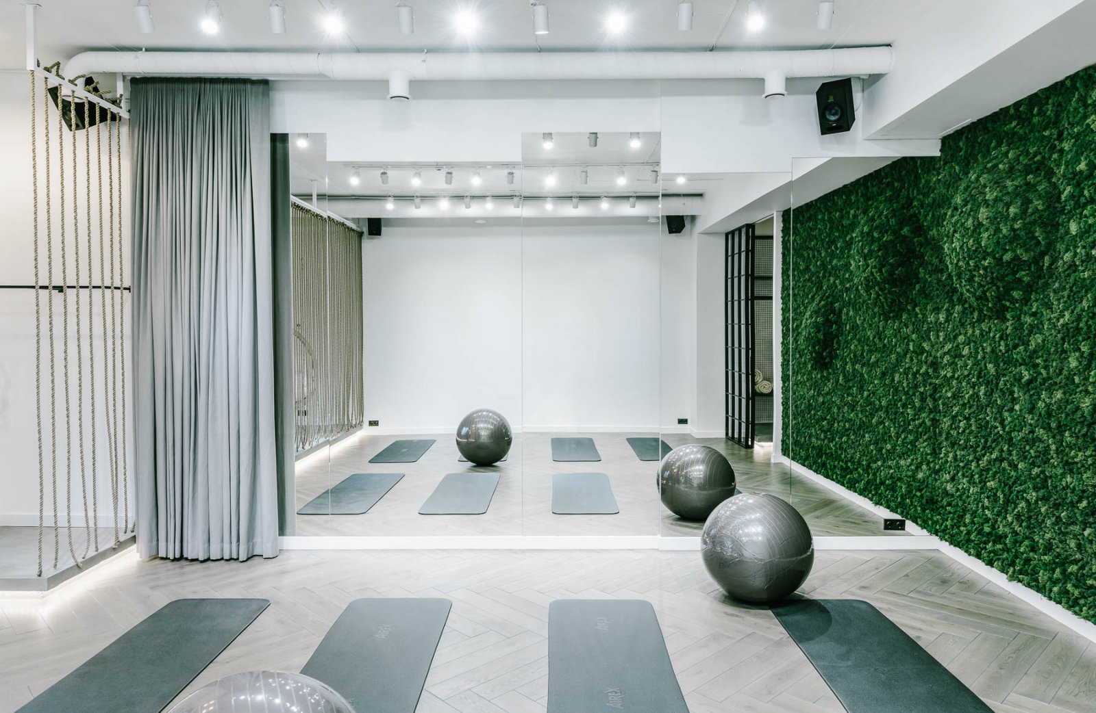 休闲清新的YOKO瑜伽工作室  dizaino virtuve-4