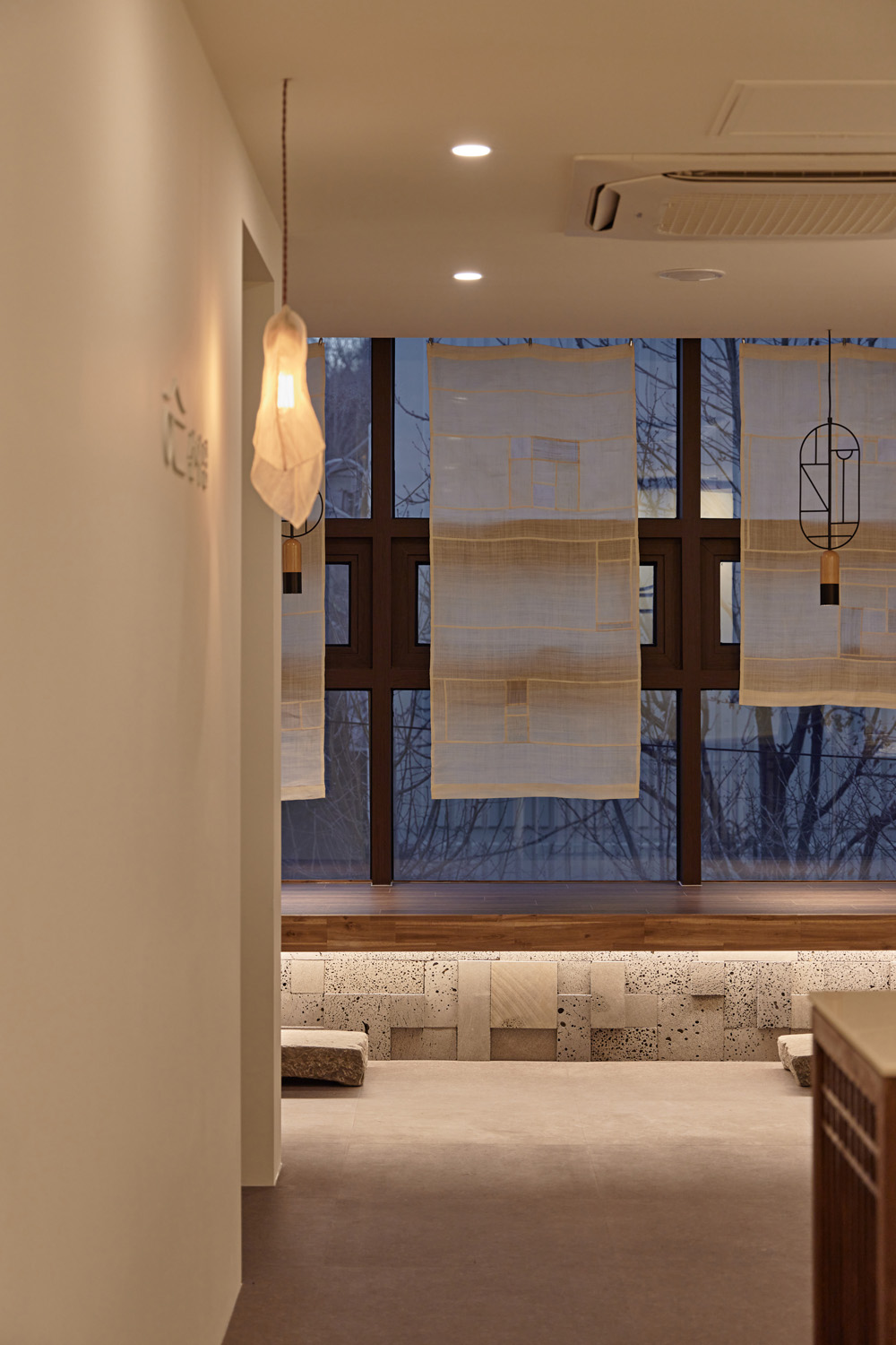 "木材与高级酒店氛围的完美融合 - 21 坪酒店式公寓室内设计"-27