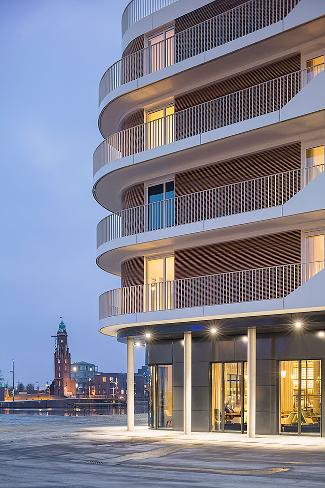 自由号；自由女神（具体需结合语境确定，若仅从字面看，自由较宽泛，在一些特定场景下，如船只可能是自由号，若与美国标志性建筑相关可能是自由女神 ，这里假定没有更多语境信息以自由号翻译） 丨United StatesColumbus-35