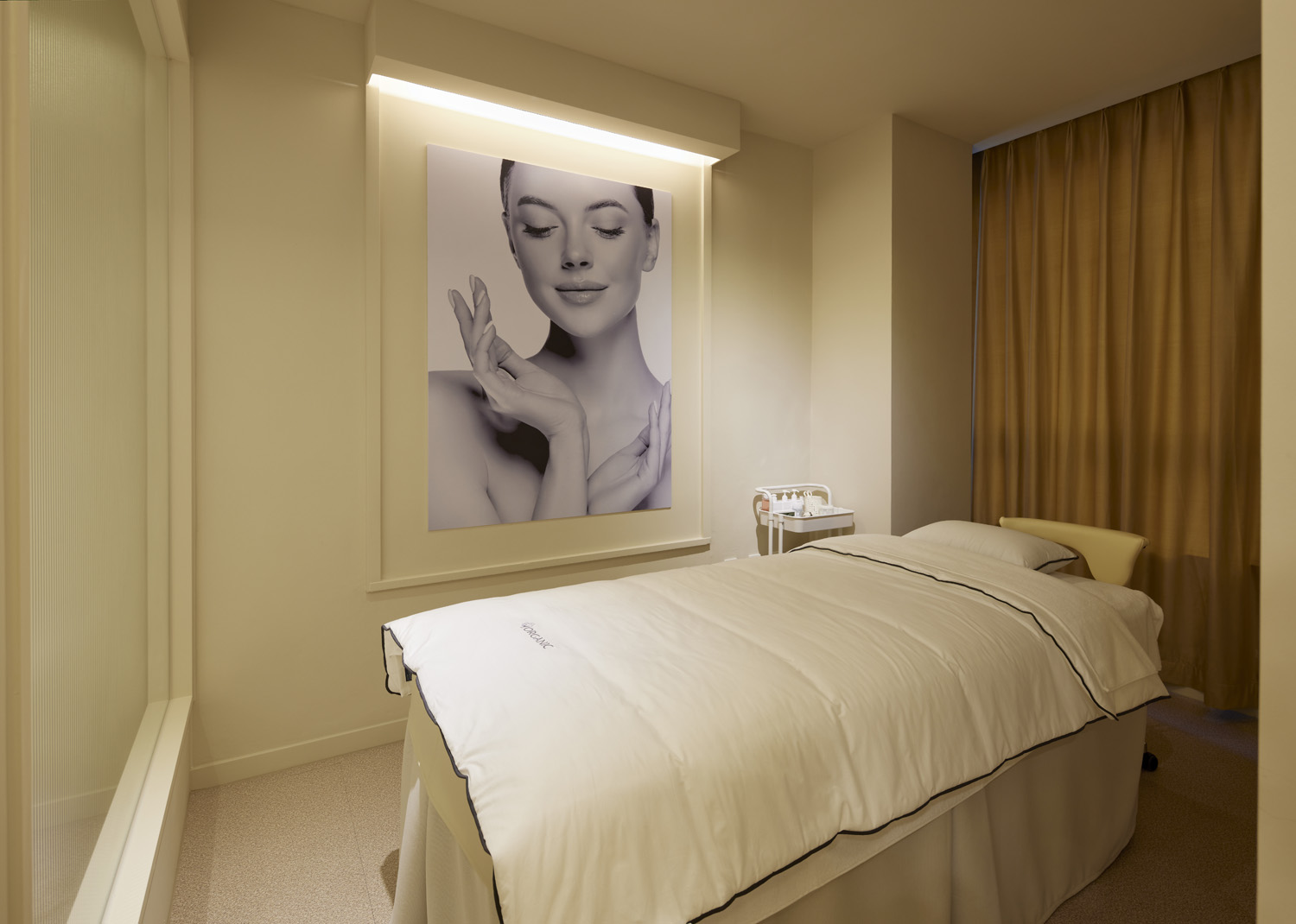 高级时尚的 21 平米皮肤管理室内设计-10