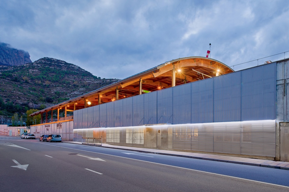 西班牙 MonistrolVila 站办公室改造丨AMOO-26