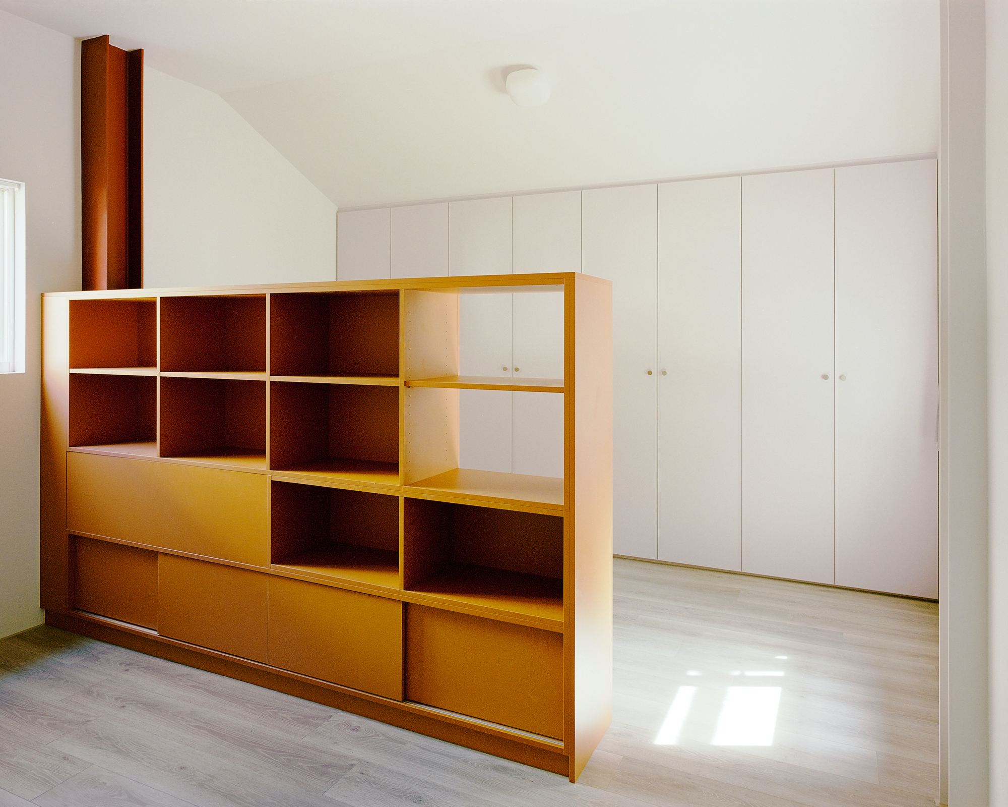 Double Roof House / Studio Tngtetshiu-21