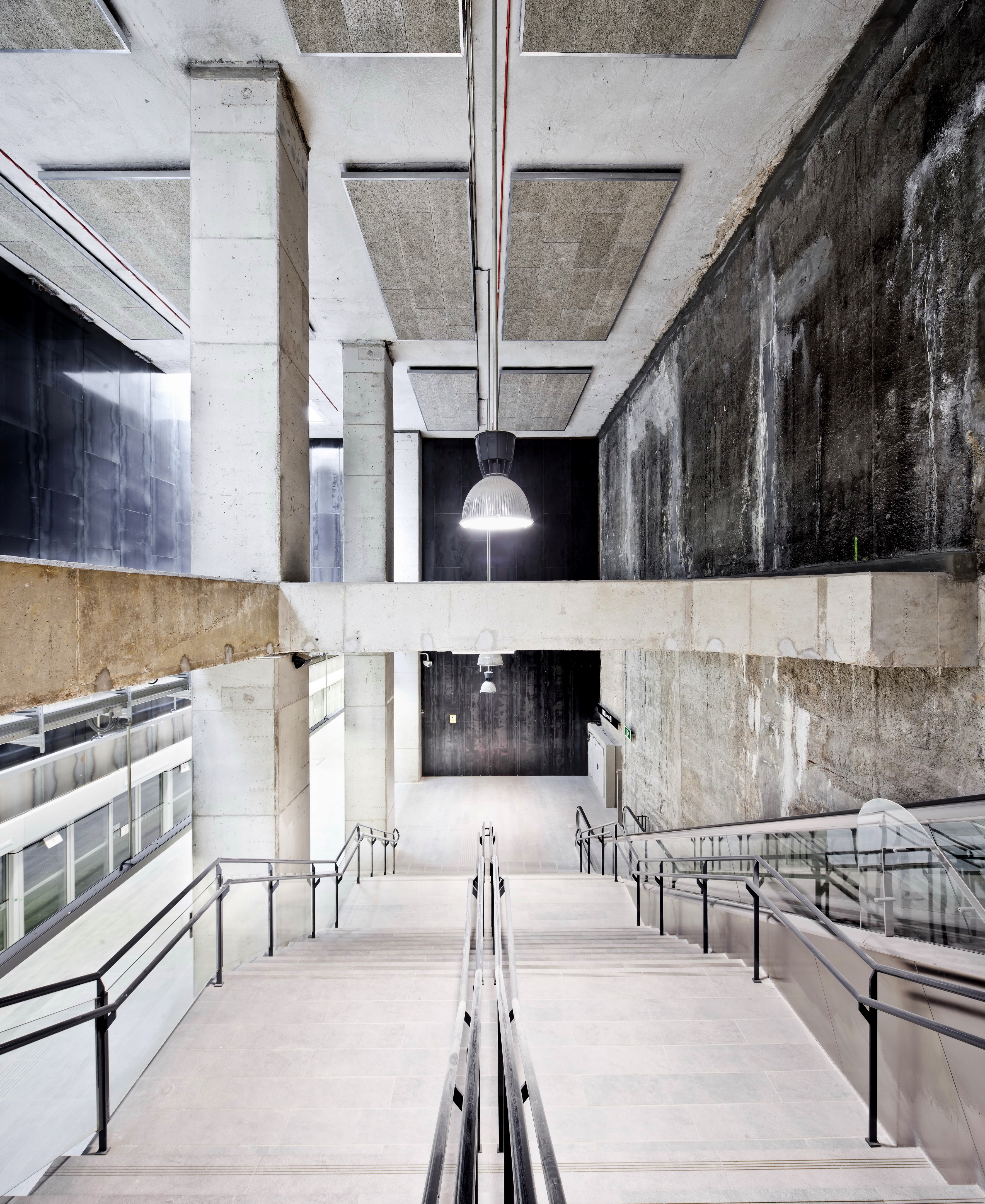 西班牙 L9 地铁线三站点的地下建筑设计-15