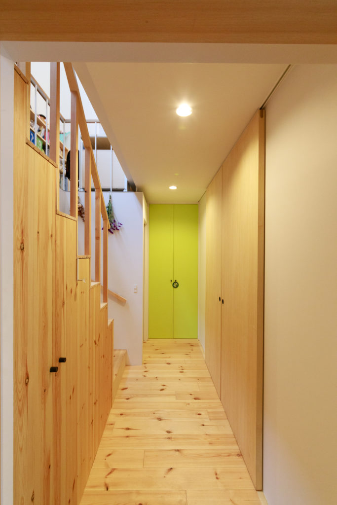 鉄骨造が叶えた大胆プラン吹き抜けの大空間に個室が浮かぶ家 | Architecture | 100%LiFE-13