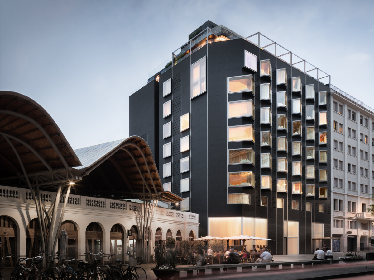 巴塞罗那版艾迪逊酒店 | 旧楼新生的城市更新之作-12