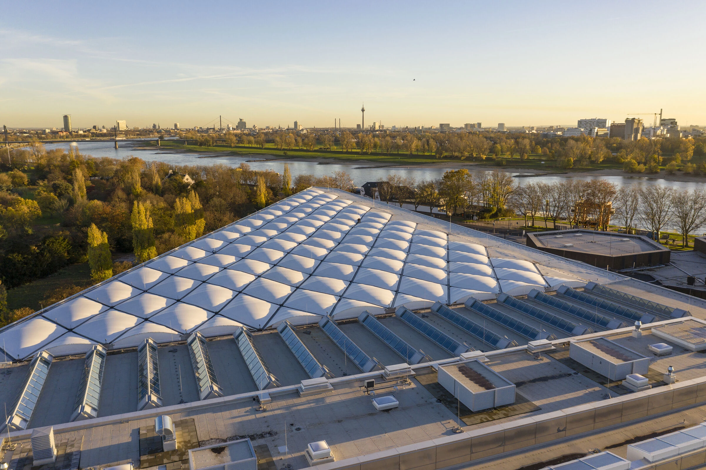 杜塞尔多夫新南方展览中心丨德国杜塞尔多夫丨SOP Architekten-18