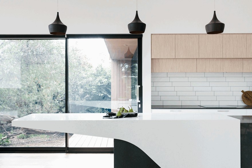 Coastal Holiday Home Balancing Social Fun and Privacy-13