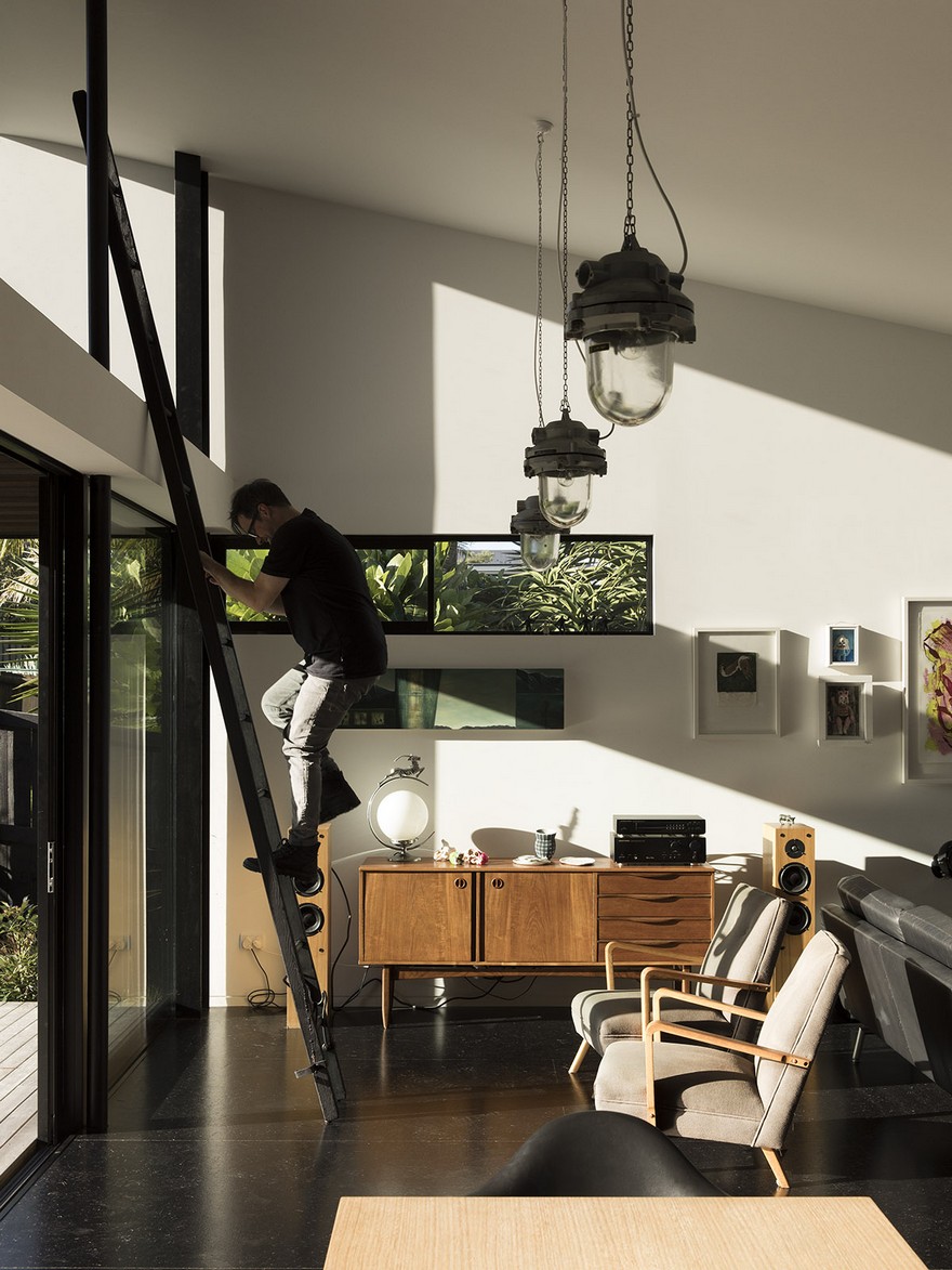 Modern Steel-Framed Home With Extensive Views Over Auckland-18