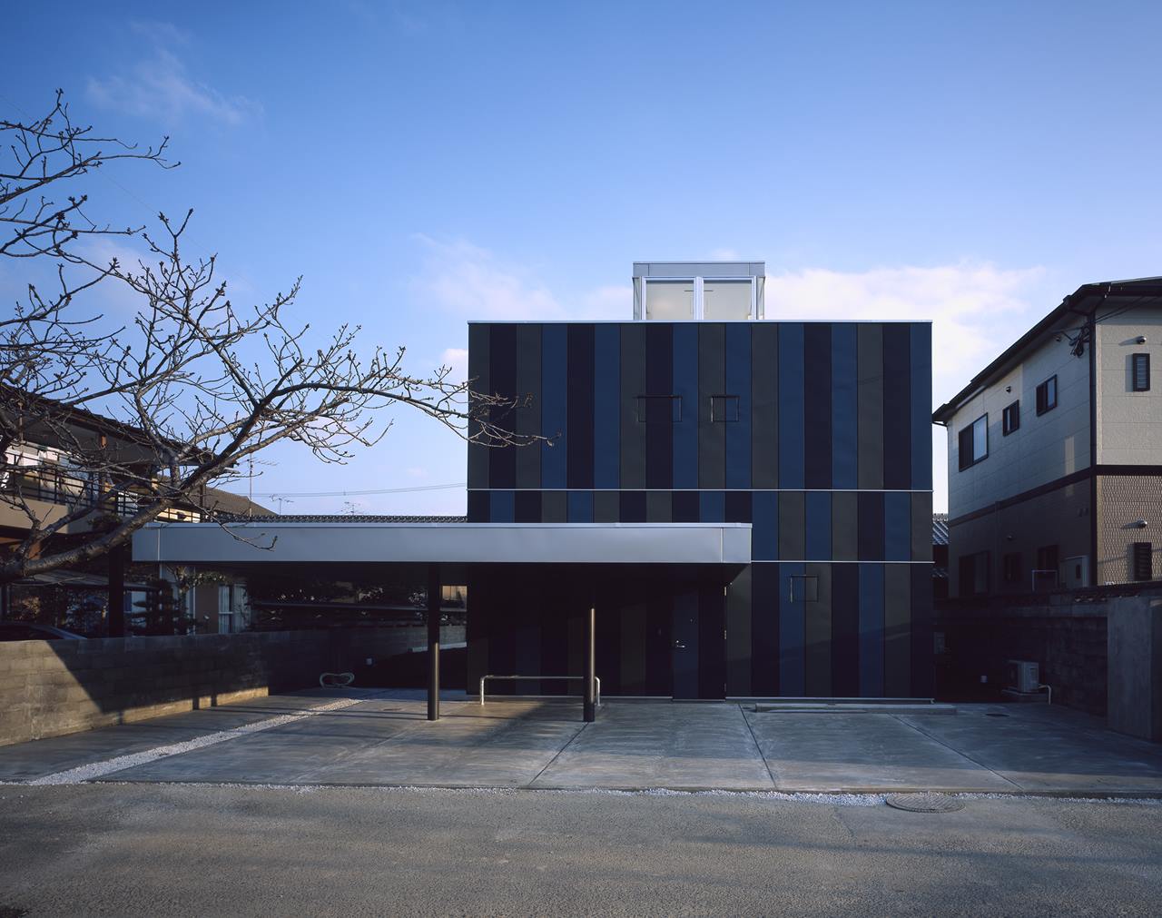 青い家（Blue house）丨日本大分丨塩塚隆生アトリエ（意匠）,大賀成典（構造）,河野設備設計室（設備）-4