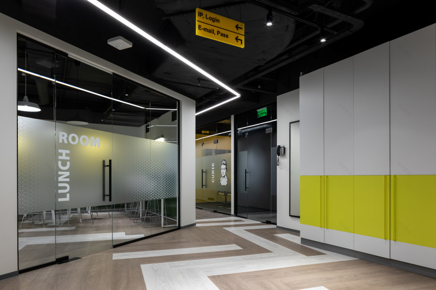 基辅中央合作银行办公室设计-9