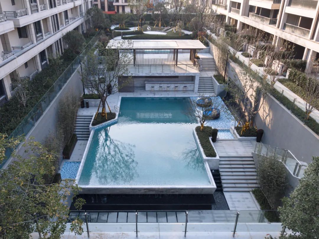 藏珑大境 | 悬浮泳池与自然共生的空中花园-24