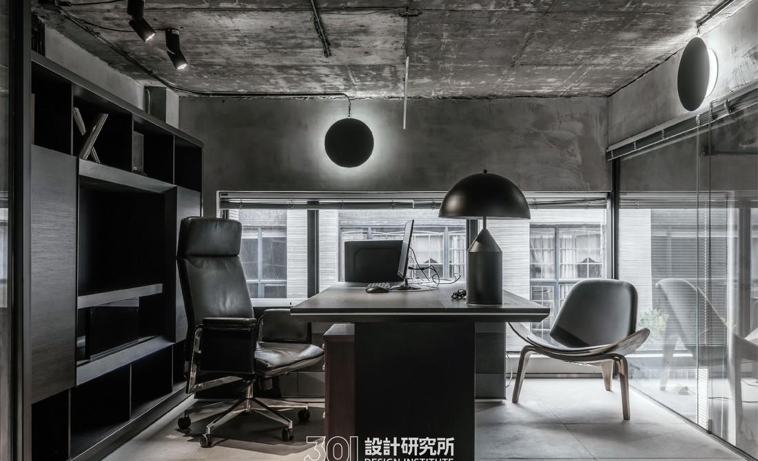 极简工业风办公室设计,打造高效与舒适空间-10