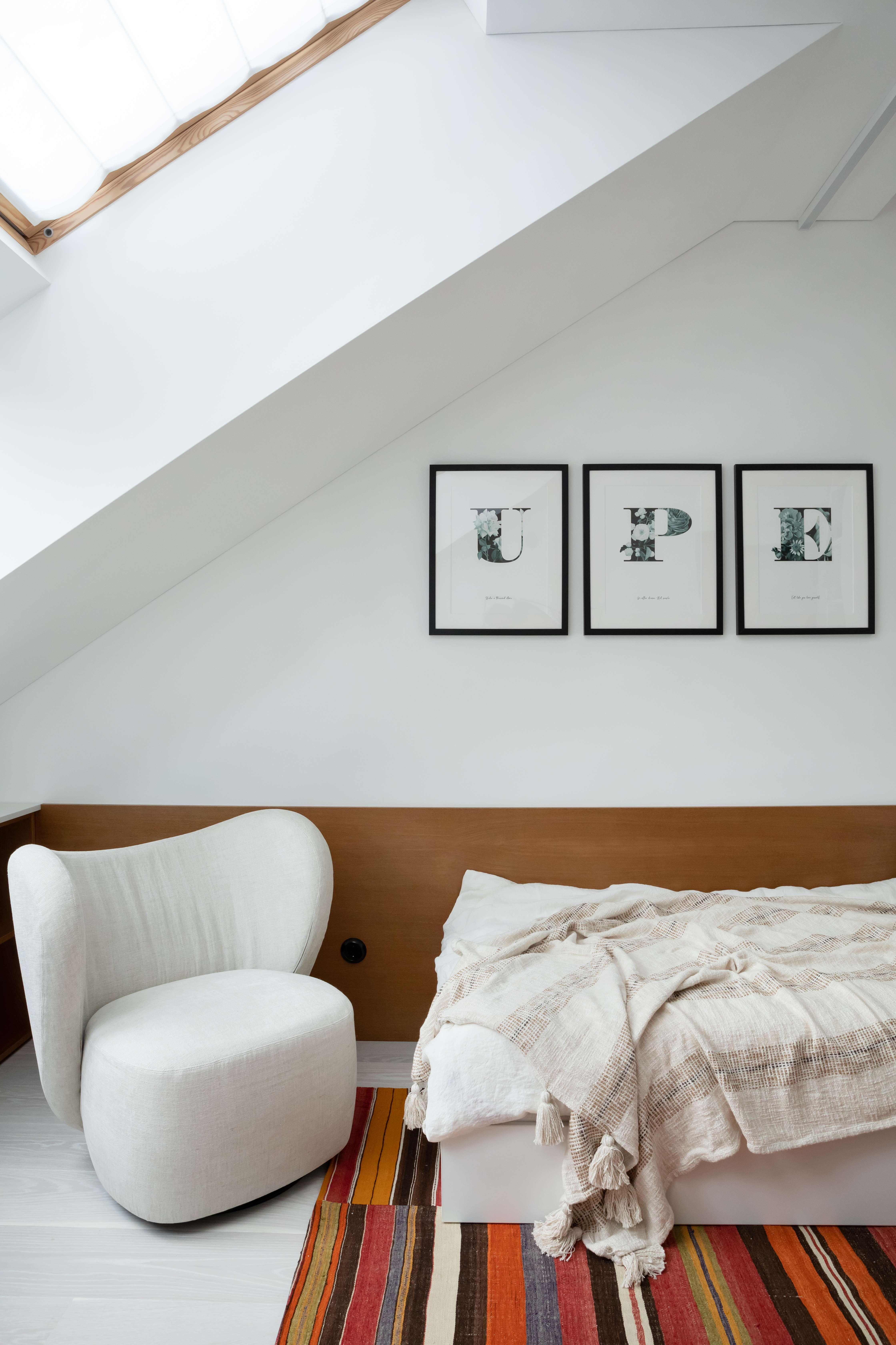 Butas prie upės InArch-18