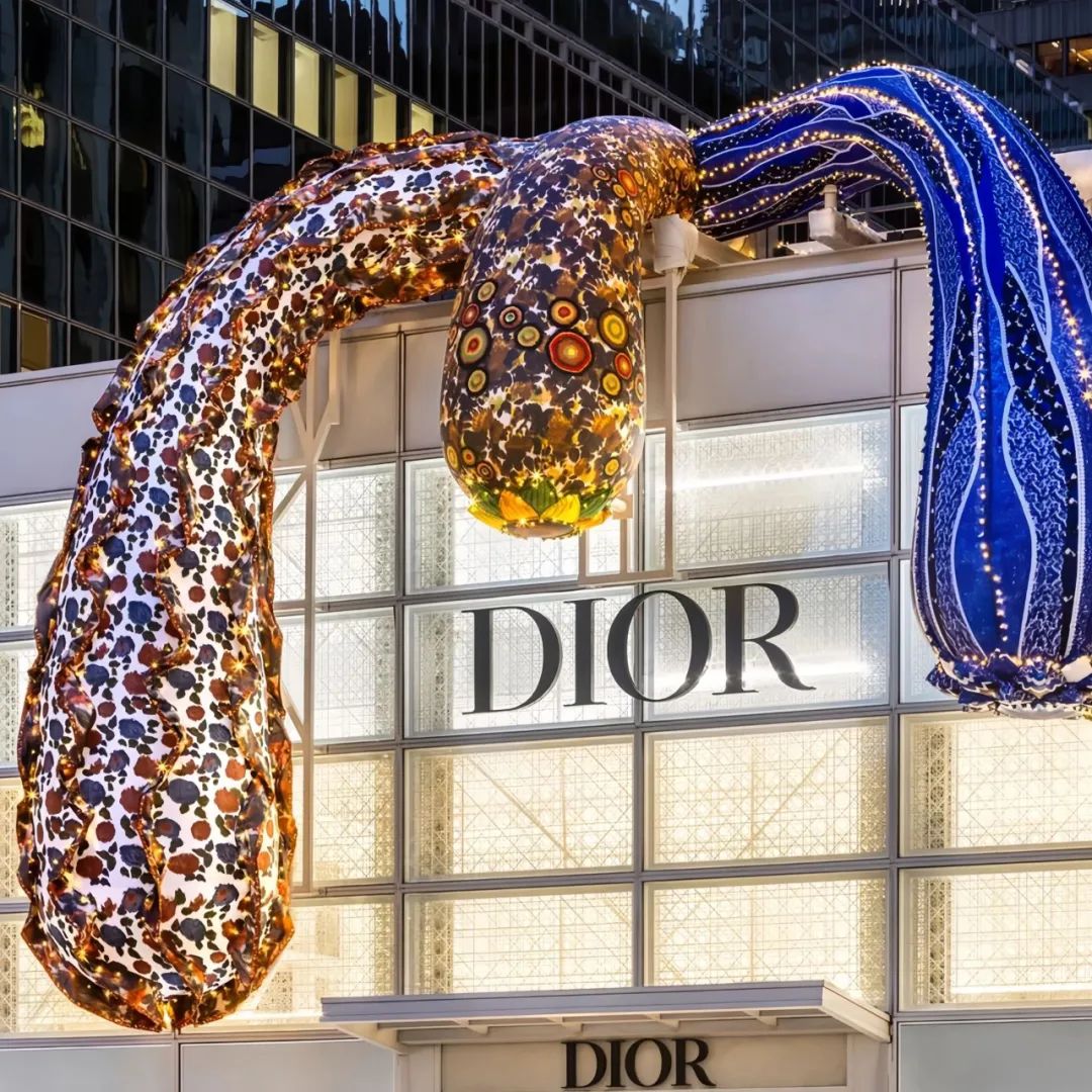 Dior 旗舰店换新大型刺绣装置丨美国纽约-3