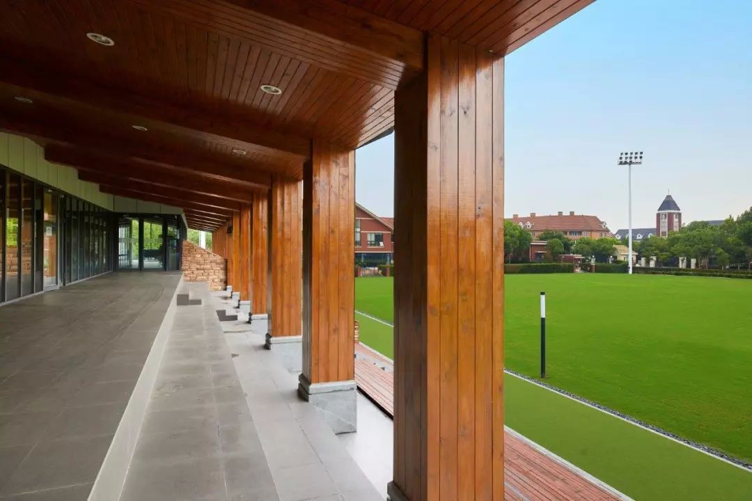 活力色彩打造的地下运动中心-21