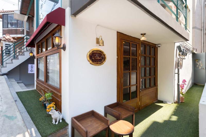 红点设计奖得主，10 坪创意甜品店室内设计解析-13