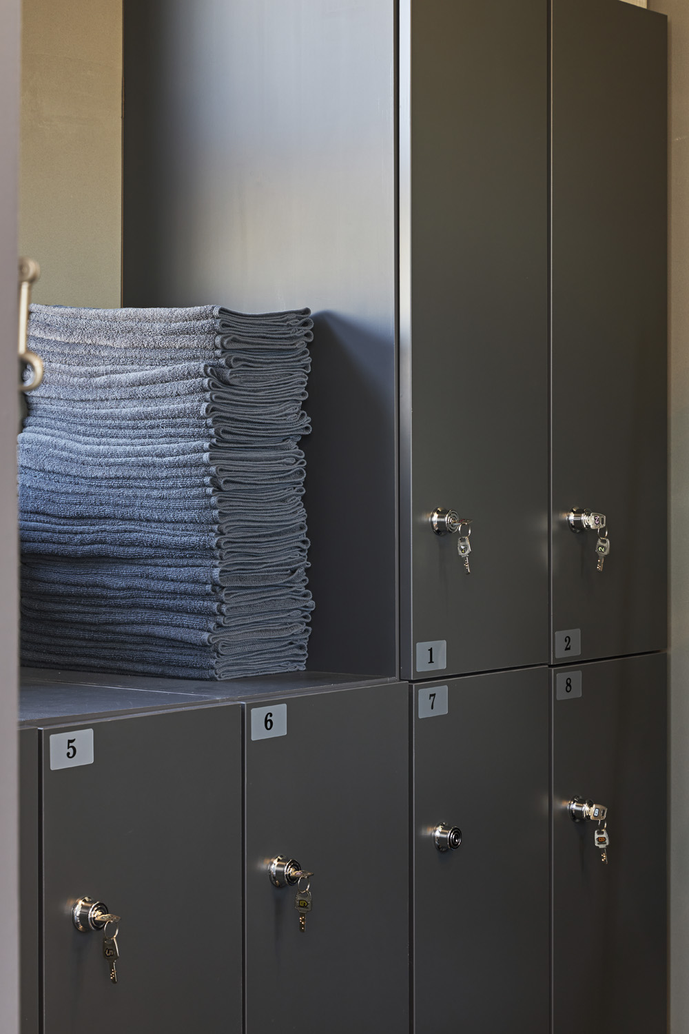 22 平米小空间，黑框照明打造极简艺术公寓-13