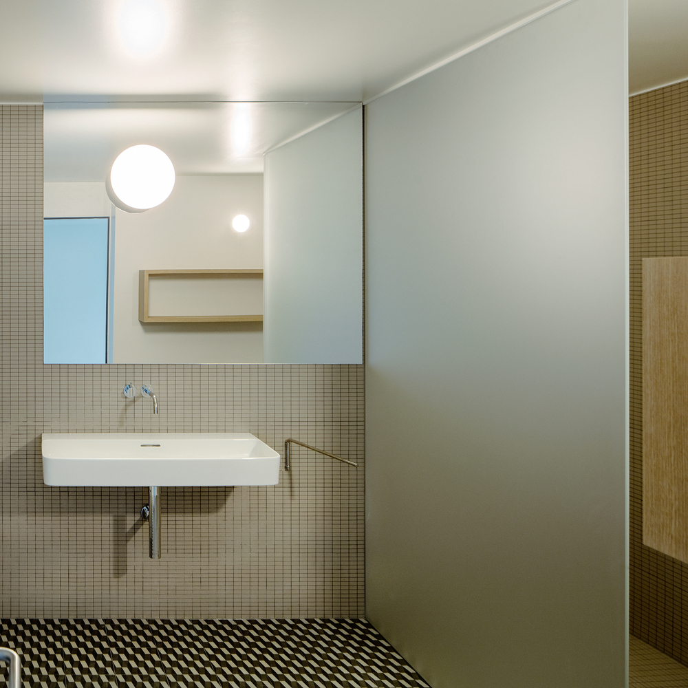 瑞士 Hauterive 湖畔混凝土与玻璃的现代住宅-60