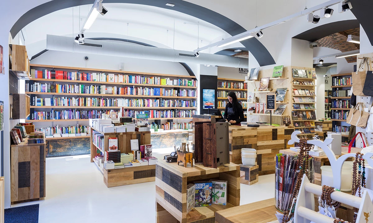 关爱环境与人的克罗地亚书店设计-7