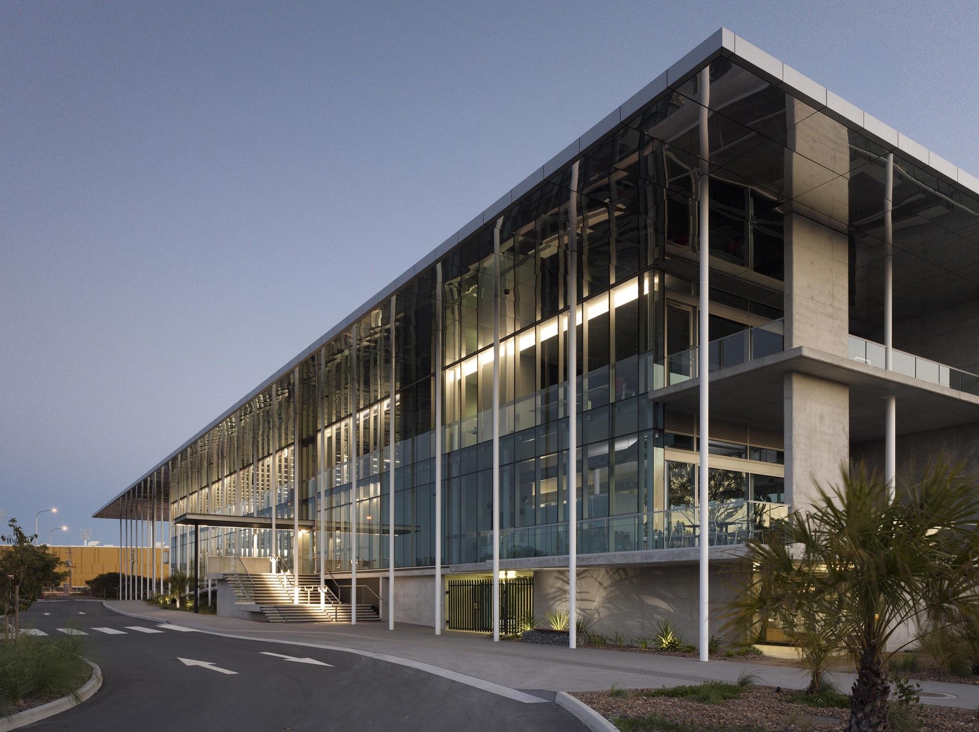 澳大利亚黄金海岸 KDV 高尔夫网球学院——现代优雅的体育中心-32