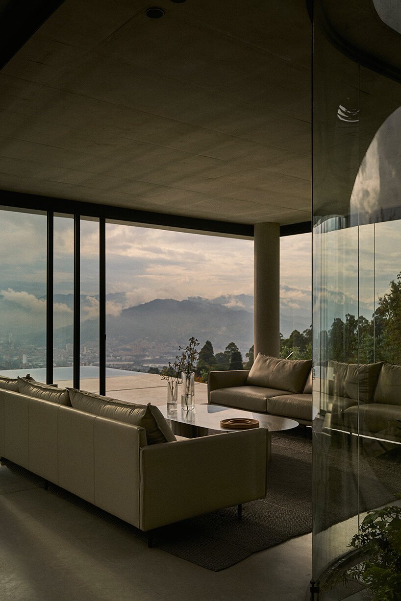 玻璃与混凝土的完美融合 | 哥伦比亚 Casa Flectō住宅设计-17